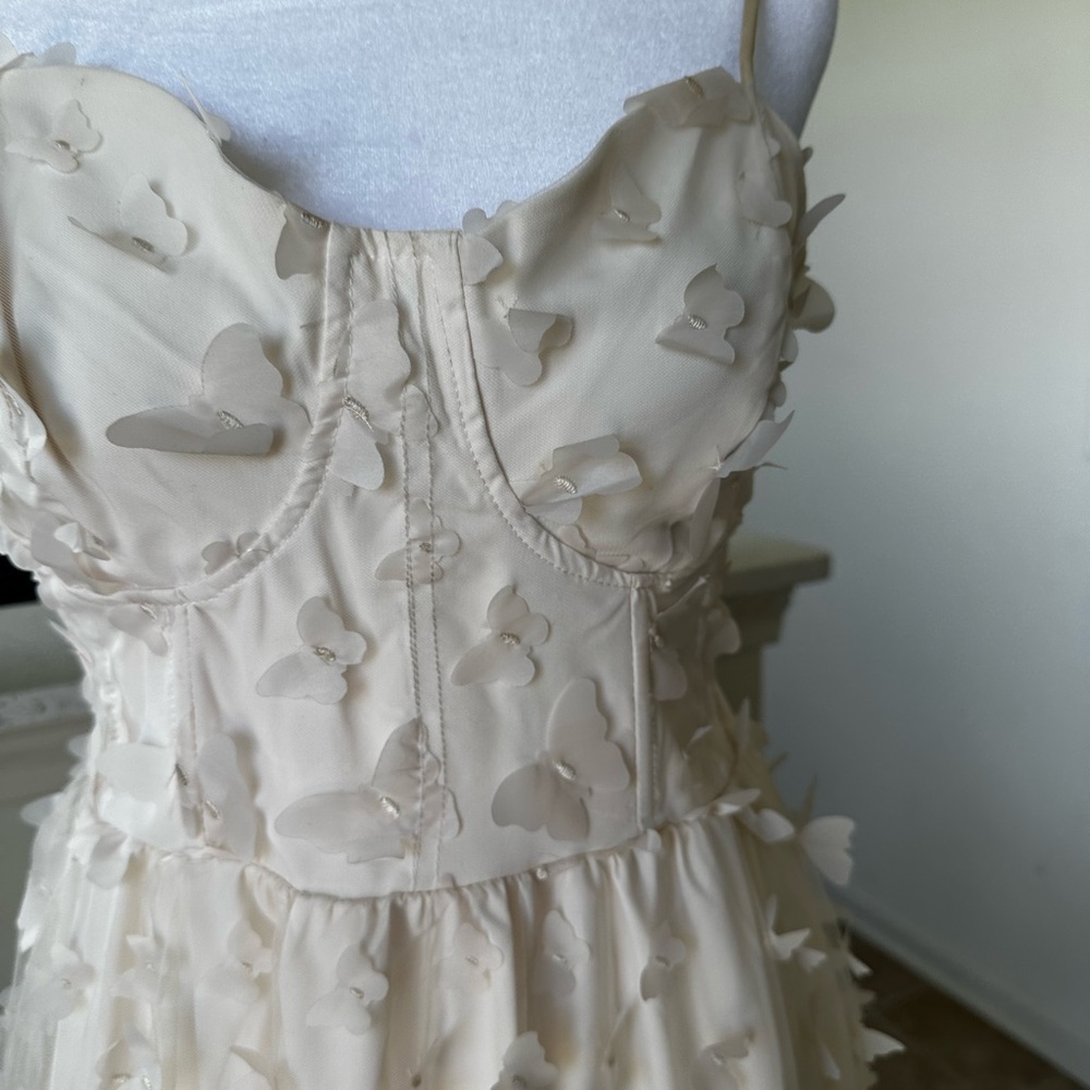 Thirty/thirty dress Elegant White Floral Gown - Picture 6 of 12